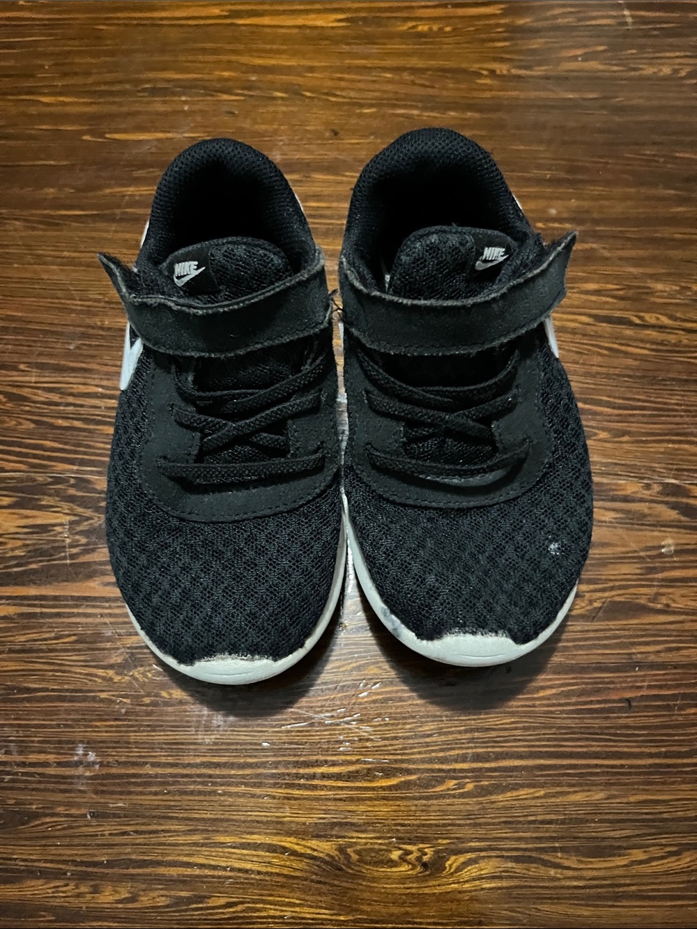 Nike Kids Black & White Hook-and-Loop Athletic Sneakers
